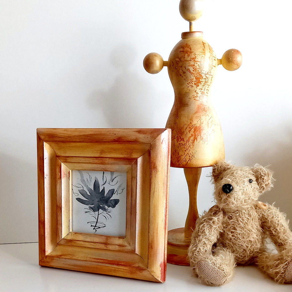 mannequin & photo frame 1